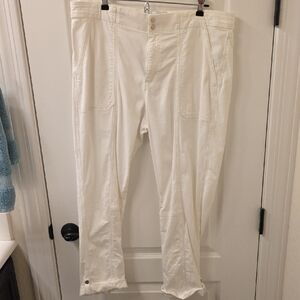 White House Black Market White Mid Rise Cropped Pants
